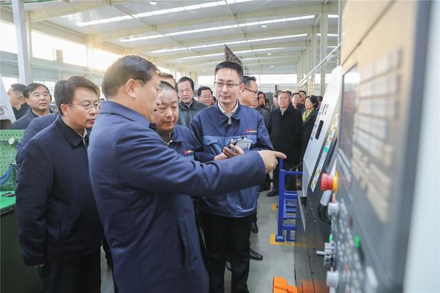 省委常委、市委书记王忠林到济南新材料产业园区观摩评议重点项目
