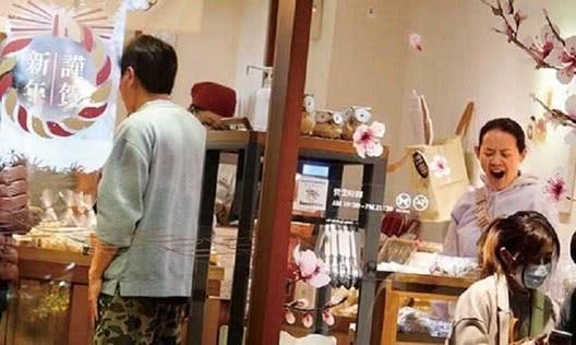 曾宝仪素颜被拍，大方微笑也不遮遮掩掩，纯天