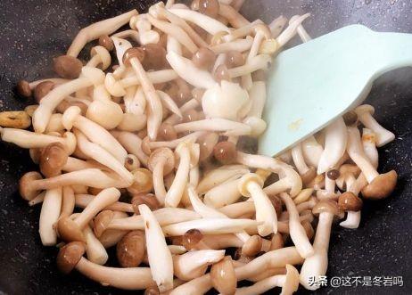 便秘最怕吃这菜，8元一斤，3块钱能炒一大盘，常吃清肠通便治便秘