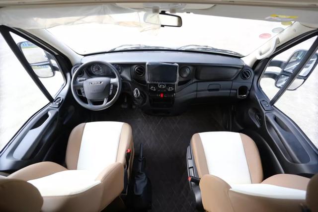 德興無(wú)拓展C型房車——大熊座旗艦版
