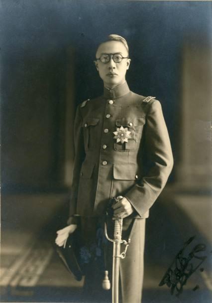 老人500万出售卖祖传宝刀，专家失望指责，老人