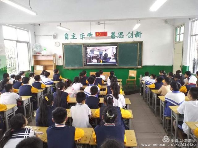 �ͷ���У԰ ���λ��ɳ��������ڶ�ʮ��Сѧ���ν����������ʵ