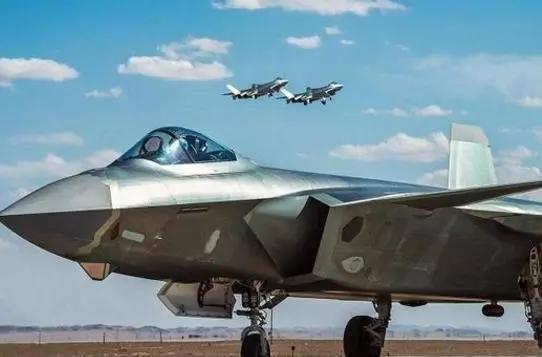 中国列装了多少架歼20战机？英国：一夜之间冒出