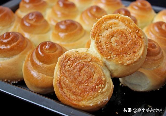 蜂蜜脆皮小面包—只是多加了一步，就让平凡无奇的面包惊艳起来