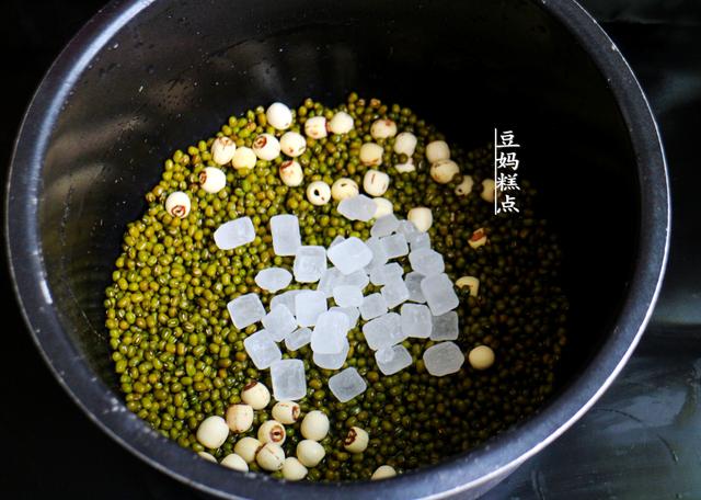 三伏天，绿豆和它才是绝配，常喝清心去火，睡眠更好