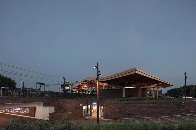 小体量 | 火车站——三角形的木质屋顶