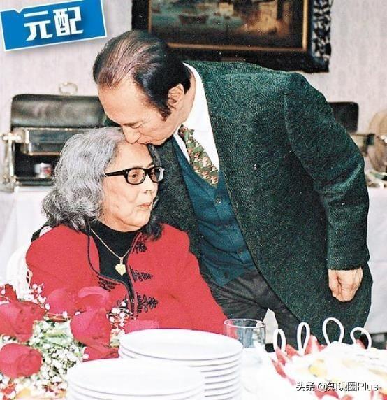 何鸿燊何氏家族悼文，留下四房十七杰，详细了