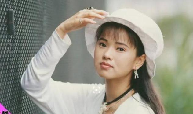 2015年，伊能静和小10岁秦昊结婚，公公婚礼上一