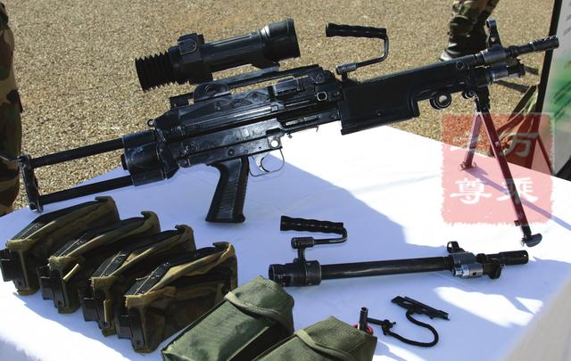 倾泻火力还是节省弹药？从轻机枪供弹方式看中