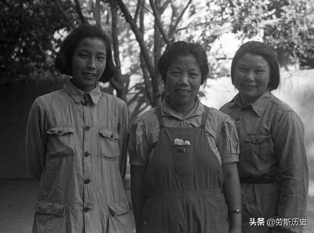 他们也曾年轻过！1944年拍摄于延安的第一代领导人老照片