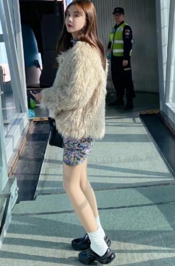 韩安冉复婚后好美！21岁挑战“光腿神器”，知道懂小猪后悔原因