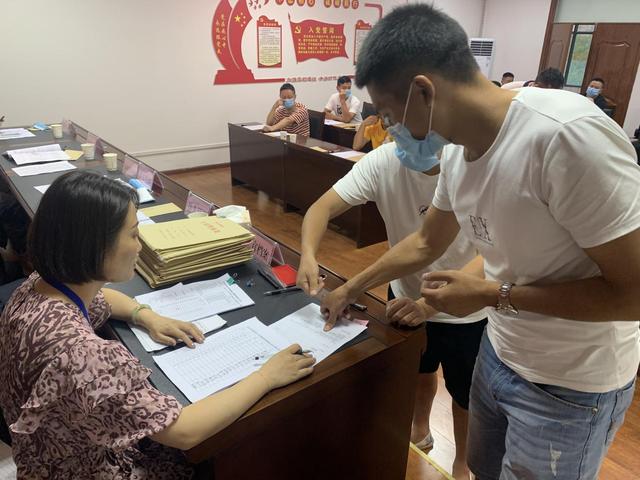 大英县召开2020年度符合政府安排工作条件退役士兵服役表现量化评分会