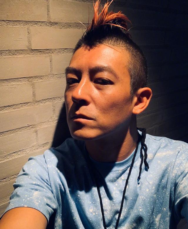 陈冠希直播颜值暴跌，疑似长斑还有双下巴，帅气青春不复返