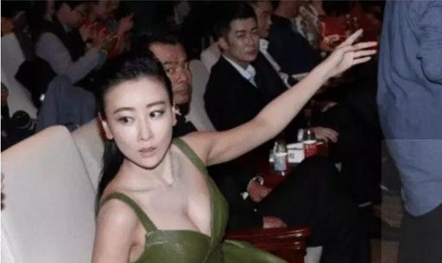 她有着浓浓的女人味，名字却男性化，被堪称“