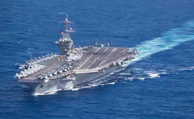 辽宁舰编队训练，现身太平洋，引起关注！