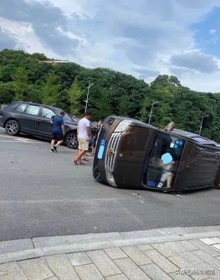 『相撞』劳斯莱斯与长安相撞损失上百万 莫要道德绑架认清违法现实