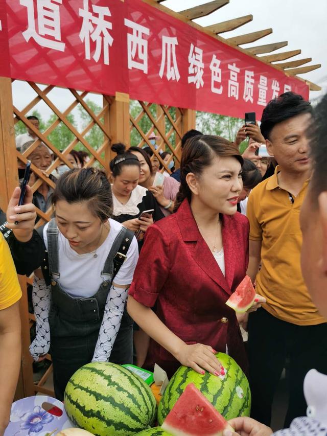 “爱上内蒙古”乌兰图雅走进巴彦淖尔直播“天赋河套”