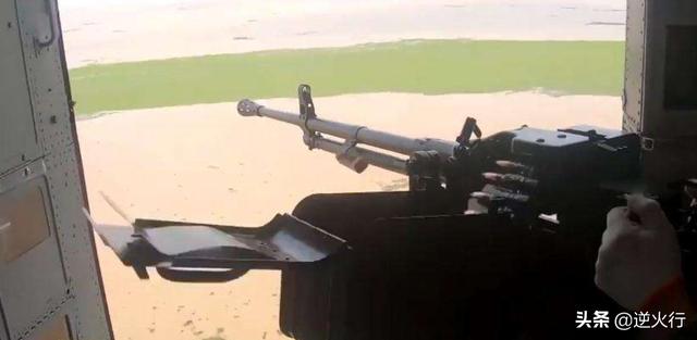直升机配上12.7大威力机枪了！躲墙后面都没用，