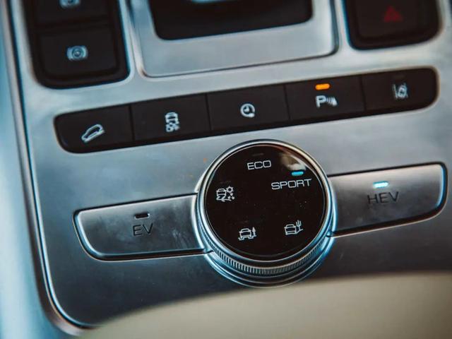 试驾丨腾势X：奔驰和比亚迪的“二儿子”，比唐DM更值得买吗？