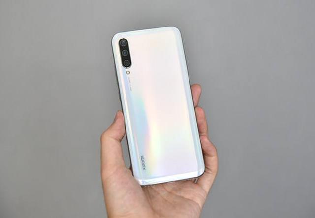 小米彻底无敌！6+128G+6寸小屏只要1019，这一项击败了90%的手机