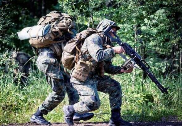 特种兵为什么要背个大包作战？原来这里面有这