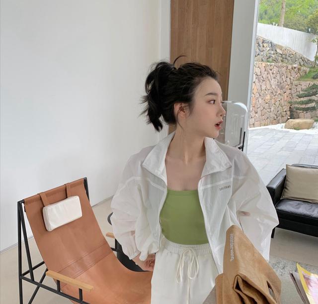 出门不知穿什么？十组显气质的穿搭模板，简约干净又百搭