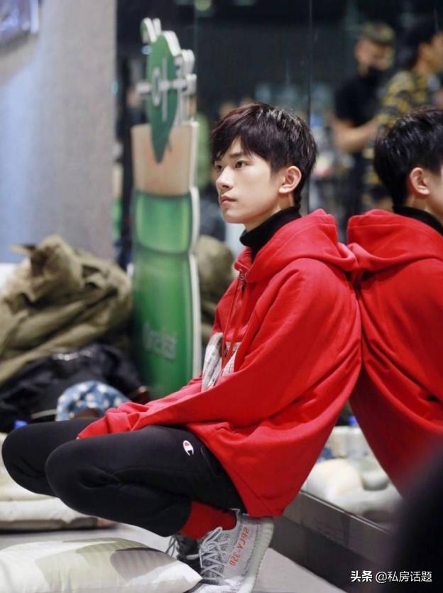 易烊千玺，一个被娱乐圈宠爱的人，你喜欢吗？