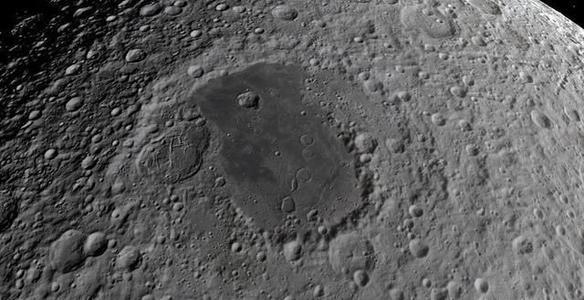 在月球背面发现坠毁的所谓的二战老式飞机，这件事是真的吗？