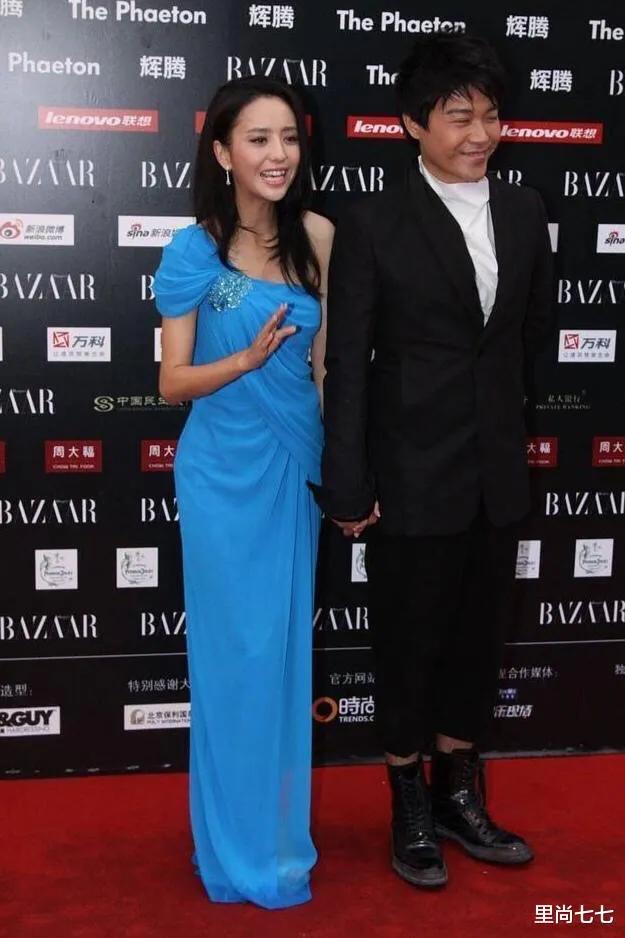 佟丽娅挽手老公现身，陈思诚大步前行不体贴，