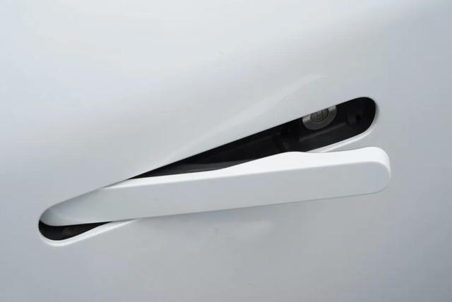 特斯拉慘遭小鵬P7降維打擊，22.99萬起要什么自行車