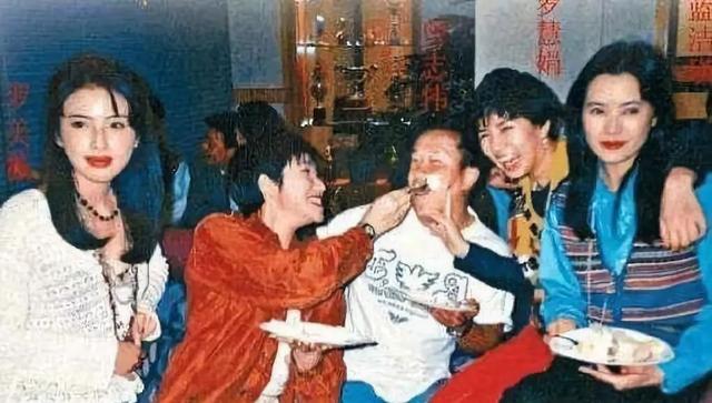 被大佬"逼"疯的蓝洁瑛，3年内2任男友自杀，死后墓地也被毁