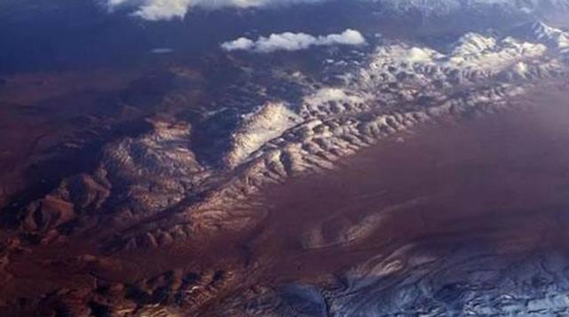 科考队员冒死进入昆仑山“死亡谷”，终于揭开了这几千年的秘密