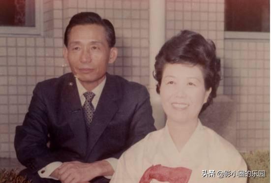 此人幫助日軍侵華，日本戰(zhàn)敗回到韓國當(dāng)總統(tǒng)，女兒也曾是韓國總統(tǒng)