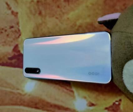 vivo新机官宣，旗下256GB+骁龙855，跌至2298元