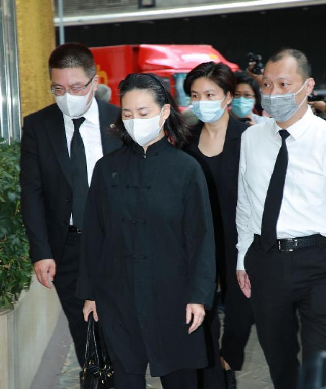 赌王的三位儿媳现身葬礼：两位儿媳是内地人，仅大儿媳是富家千金