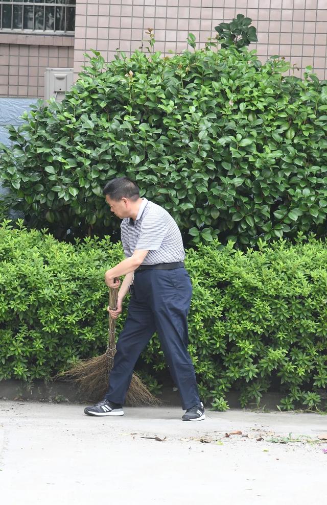 市人大常委会机关二支部开展主题党日活动