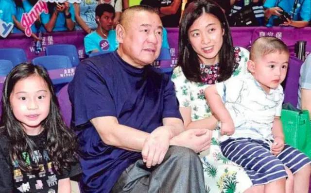 他是香港最有钱的大佬之一，如今病重提前做好
