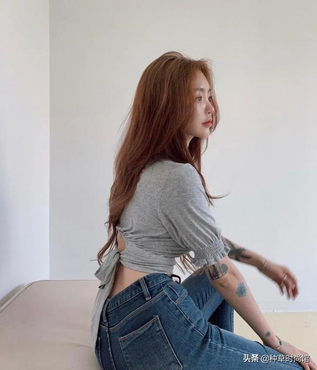 别再跟风穿T恤了，今年巨流行的“短袖”长这样