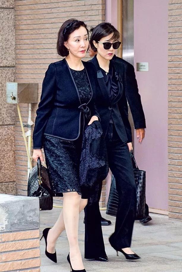 都是生下三女一子，赌王原配凄婉半生，何莉莉