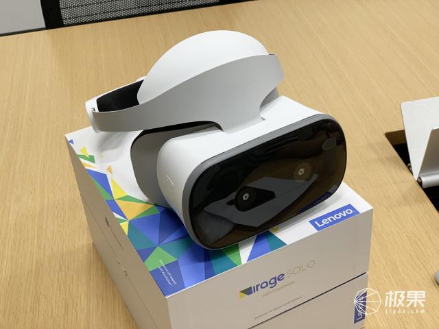 联想推出全新AR头显！正面硬刚微软HoloLens
