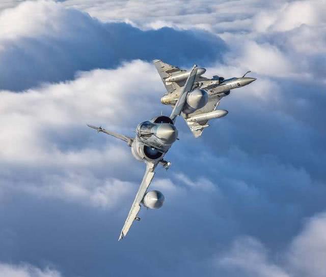 咬六点！希腊战机好样的，锁定土军F16不放，若