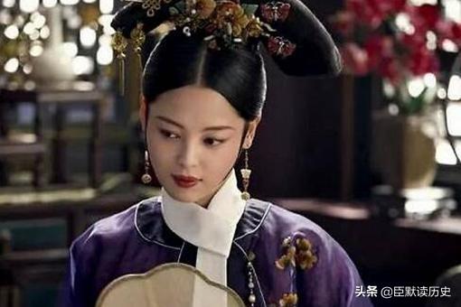 清朝妃子脖子上的白色装饰有什么作用?