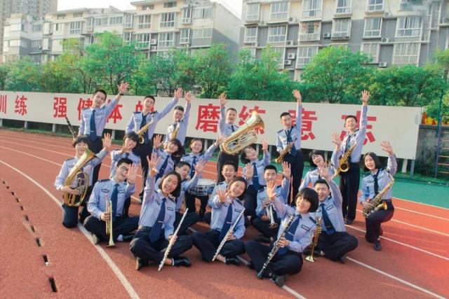 它是四川唯一的司法警官高职院校，被社会誉为“警官的摇篮”