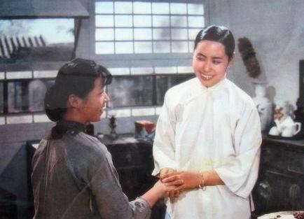 斯琴高娃两段失败婚姻，儿子入狱，嫁给外国人后怎么样了？