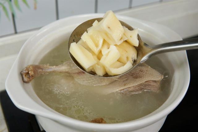 立秋之后，猪肉鸡肉靠边站，秋天最该吃这肉，鲜香温和降秋燥