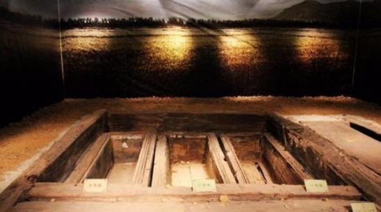 江西农工发现西汉古墓，棺中女尸突然“叹气”