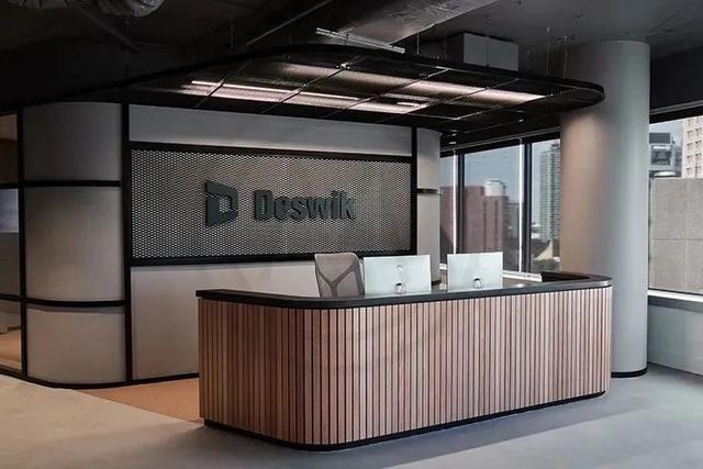 软件公司Deswik布里斯班办公室设计：暗调优雅，高端大气