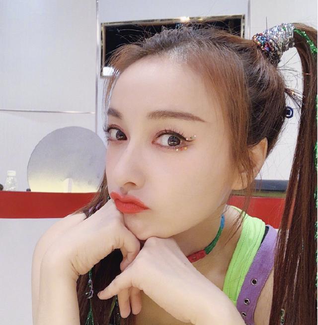 吴昕，主持场控能力凸显，自带流量超沈梦辰，