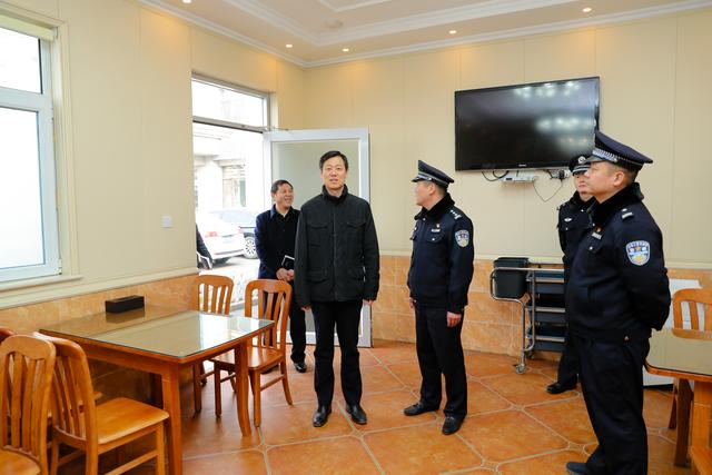 济南新材料产业园区管委会主任陈西武走访桑梓店派出所