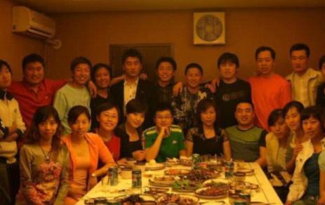 同学聚会，班长提议给车祸同学捐钱，25人捐4万